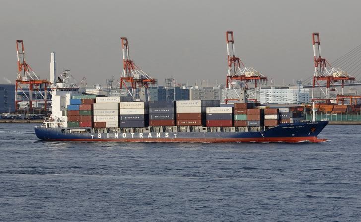&copy; Reuters. 　４月５日、政府はロシアへの制裁強化に向け、貿易上の「最恵国待遇」を見直す関税暫定措置法の改正案を国会に提出した。写真は横浜港で２０１２年１２月撮影（２０２２年　ロイター