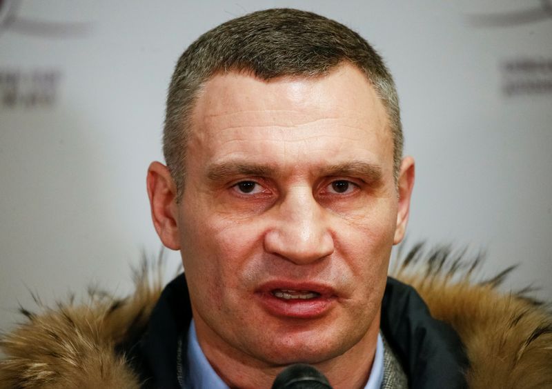 &copy; Reuters. Le maire de Kyiv, Vitali Klitchko, a exhorté mardi les responsables politiques européens à couper tous les liens commerciaux avec Moscou, estimant que les paiements à la Russie étaient "tachés de sang" et alimentaient le "génocide des Ukrainiens". 