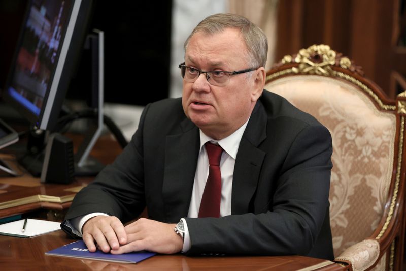 &copy; Reuters. CEO of VTB bank Andrey Kostin attends a meeting with Russian President Vladimir Putin in Moscow, Russia November 30, 2021. Picture taken November 30. Sputnik/Mikhail Klimentyev/Kremlin via REUTERS  