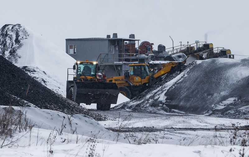 &copy; Reuters. A view shows operations at Razrez Inskoy coal enterprise near the town of Gramoteino in the Kemerovo region, Russia November 28, 2021. REUTERS/Maxim Shemetov