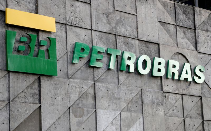&copy; Reuters. FILE PHOTO: The logo of Brazil's state-run Petrobras oil company is seen at its headquarters in Rio de Janeiro, Brazil October 16, 2019. REUTERS/Sergio Moraes