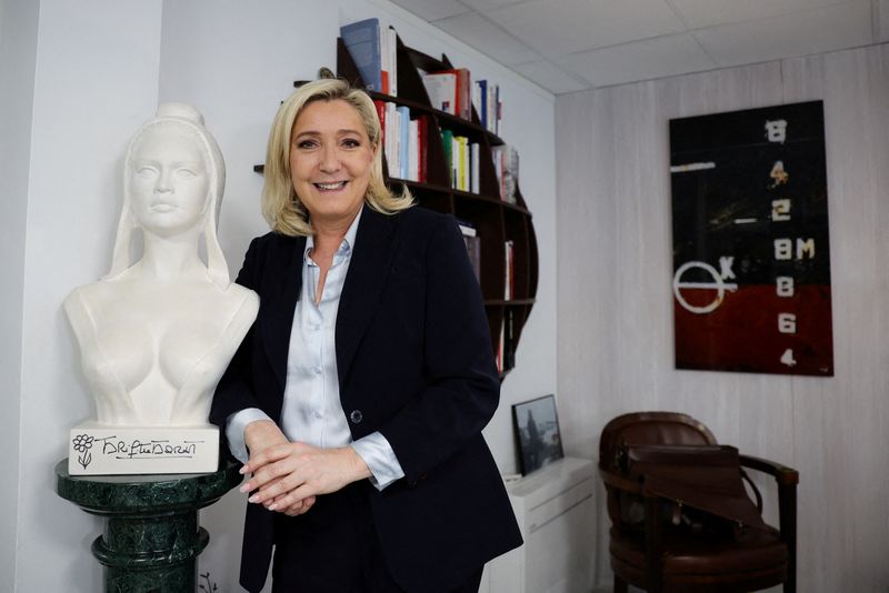 &copy; Reuters. FOTO DE ARCHIVO: Marine Le Pen, candidata presidencial de derecha, en París, Francia, 29 de marzo del 2022. REUTERS/Sarah Meyssonnier/Foto de Archivo