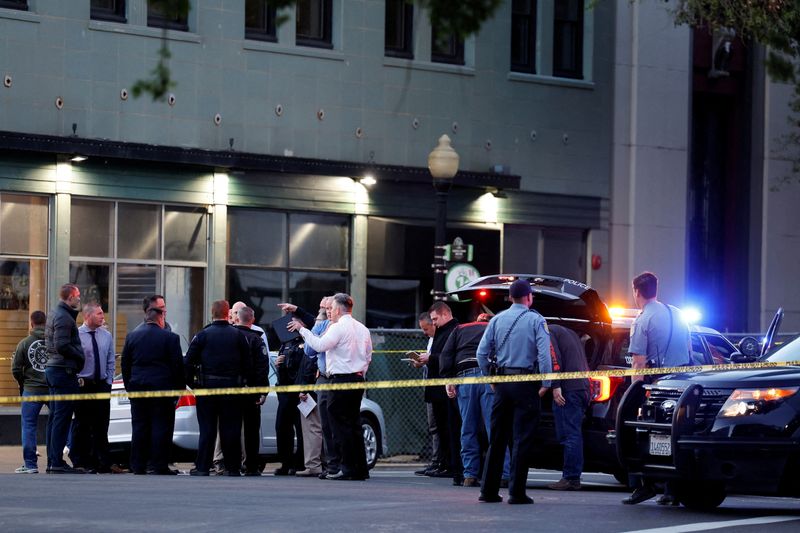 &copy; Reuters. FILE PHOTO: Police are seen after an early-morning shooting in a stretch of the downtown near the Golden 1 Center arena in Sacramento, California, U.S. April 3, 2022.  REUTERS/Fred Greaves/File Photo