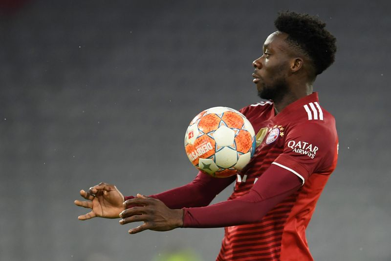 &copy; Reuters. Lateral-esquerdo Alphonso Davies, do Bayern de Munique
11/12/2021
REUTERS/Andreas Gebert