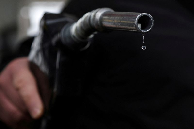 U.S. lawmakers slam Big Oil for high gasoline prices