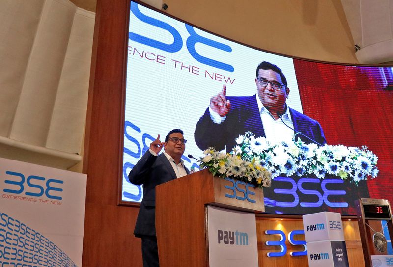 © Reuters. FILE PHOTO: Paytm founder and CEO Vijay Shekhar Sharma delivers a speech during his company's IPO listing ceremony at the Bombay Stock Exchange (BSE) in Mumbai, India, November 18, 2021. REUTERS/Niharika Kulkarni/