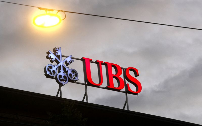 &copy; Reuters. FILE PHOTO: The logo of Swiss bank UBS is seen at a branch office in Zurich, Switzerland June 22, 2020. REUTERS/Arnd Wiegmann/