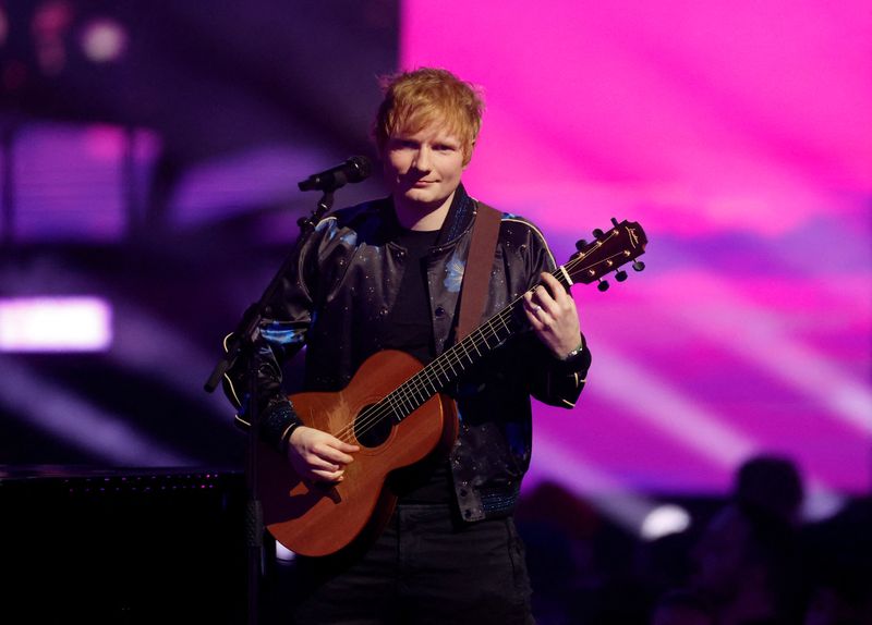 &copy; Reuters. Ed Sheeran durante show em Londres
08/02/2022
REUTERS/Peter Cziborra