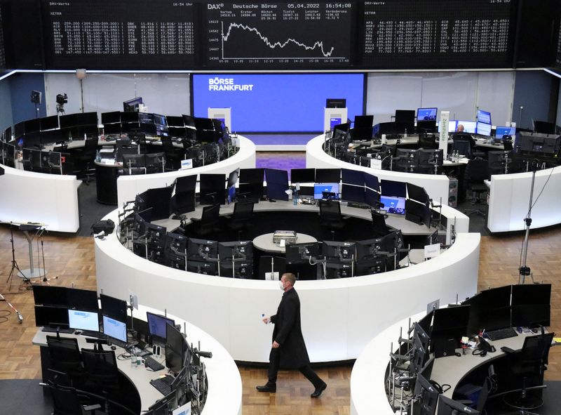 &copy; Reuters. FILE PHOTO: The German share price index DAX graph is pictured at the stock exchange in Frankfurt, Germany, April 5, 2022.    REUTERS/Staff