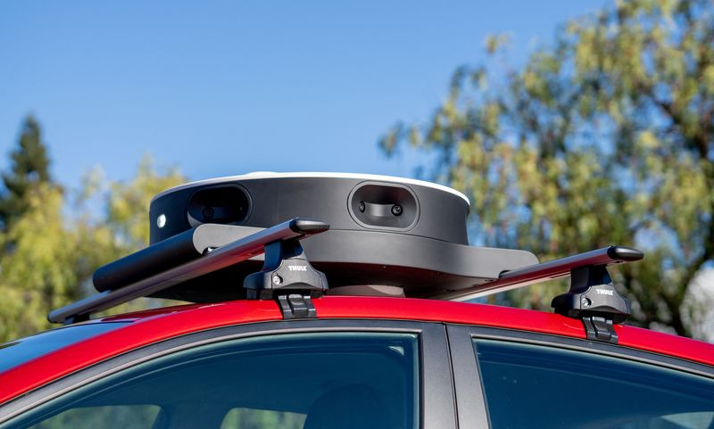 © Reuters. A camera system to collect data and advance self-driving car technology developed by Toyota's subsidiary Woven Planet is seen atop an autonomous test vehicle in San Francisco Bay Area, U.S., in this undated handout photo provided by the Woven Planet on April 5, 2022. Woven Planet/ Handout via REUTERS 