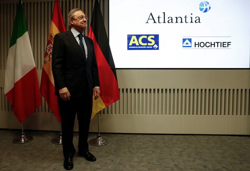 &copy; Reuters. Florentino Pérez, presidente de la constructora española ACS, antes de una rueda de prensa en Madrid, España, el 15 de marzo de 2018. REUTERS/Juan Medina
