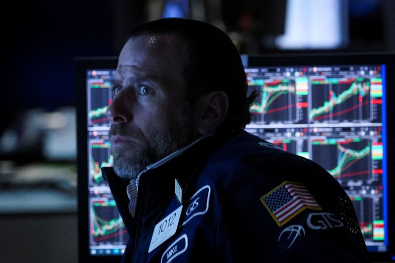 &copy; Reuters. 米国株式市場は続落。ハイテク株やグロース株の下げが目立った。３月撮影（２０２２年　ロイター/Brendan McDermid）