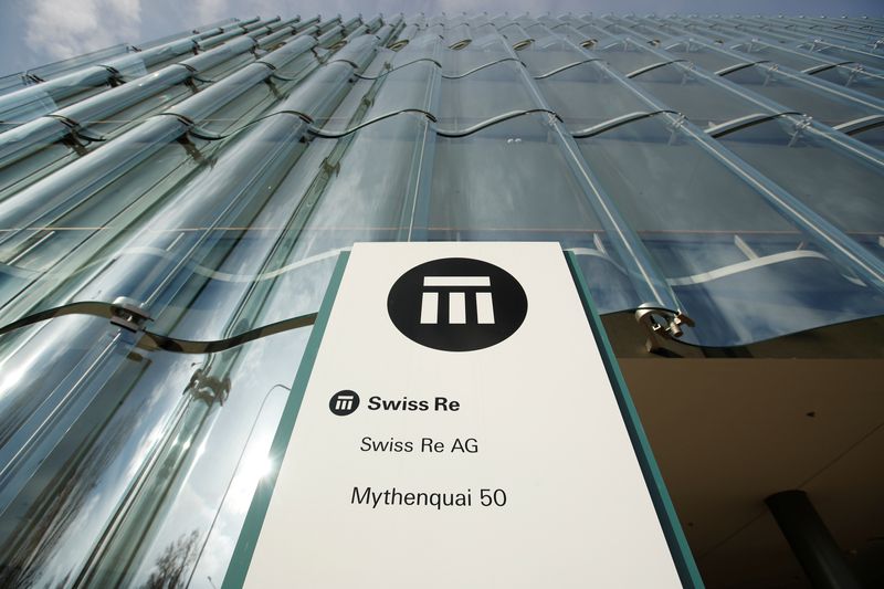 © Reuters. FILE PHOTO: The logo of insurance company Swiss Re is seen in front of its headquarters in Zurich, Switzerland February 12, 2019.  REUTERS/Arnd WIegmann