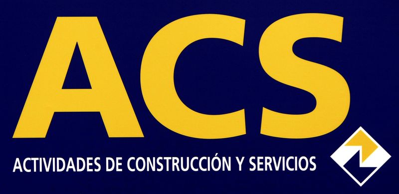 &copy; Reuters. FOTO DE ARCHIVOS: El logotipo del grupo español de construcción, energía y servicios ACS en Madrid, 26 de mayo de 2008. REUTERS/Sergio Pérez