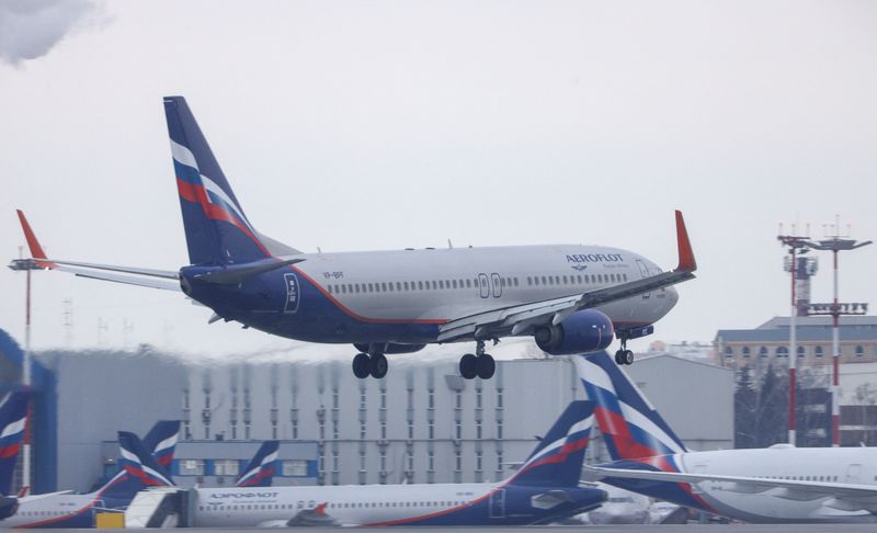 &copy; Reuters. FILE PHOTO: An Aeroflot - Russian Airlines passenger plane lands at Sheremetyevo International Airport in Moscow, Russia March 12, 2022. REUTERS/Marina Lystseva 