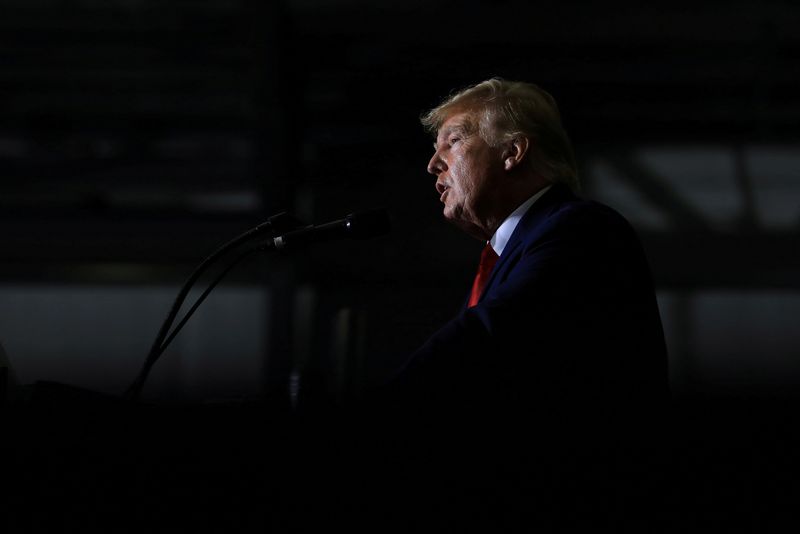 © Reuters. FILE PHOTO: Former U.S. President Donald Trump speaks during a rally in Washington Township, Michigan, U.S. April 2, 2022. REUTERS/Emily Elconin/File Photo