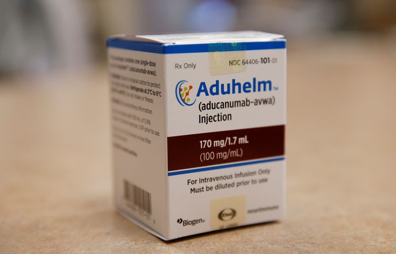 &copy; Reuters. FILE PHOTO: Aduhelm, Biogen's controversial recently approved drug for early Alzheimer's disease, is seen at Butler Hospital, one of the clinical research sites in Providence, Rhode Island, U.S. June 16, 2021. Jessica Rinaldi/Pool via REUTERS