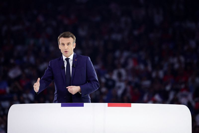 &copy; Reuters. FILE PHOTO: French President Emmanuel Macron, candidate for his re-election in the 2022 French presidential election, attends a political campaign rally at Paris La Defense Arena in Nanterre, France, April 2, 2022. REUTERS/Sarah Meyssonnier