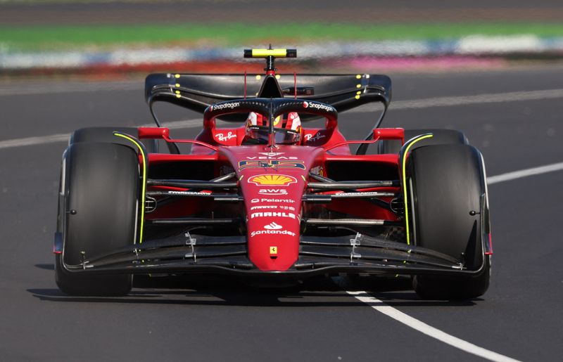 &copy; Reuters. Carlos Sainz Jr., de Ferrari, durante los entrenamientos de Fórmula Uno F1 en el Gran Premio de Australia, Circuito del Gran Premio de Melbourne, Australia, 7 de abril de 2022. REUTERS/Martin Keep