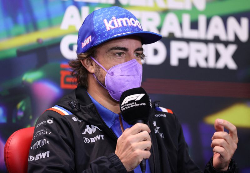 &copy; Reuters. Fernando Alonso, de Alpine, durante una rueda de prensa en el Circuito del Gran Premio de Melbourne, Australia, 7 de abril de 2022. REUTERS/Loren Elliott
