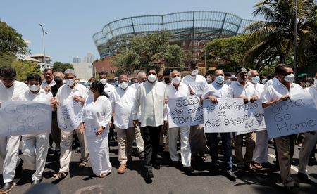 Sri Lanka opposition threatens no-confidence motion, industry warns of 'precipice'