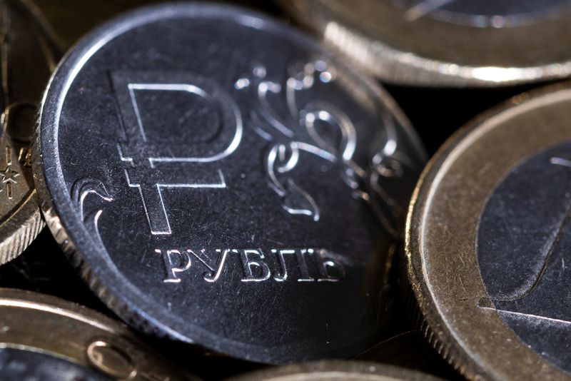 &copy; Reuters. FILE PHOTO: Russian rouble coin is seen in this illustration taken April 7, 2022. REUTERS/Dado Ruvic/Illustration
