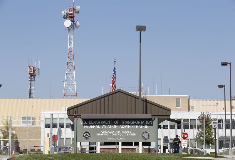 &copy; Reuters. FILE PHOTO: A view of an exterior of the U.S. Department of Transportation Federal Aviation Administration in Aurora, Illinois, September 26, 2014. REUTERS/Jim Young 