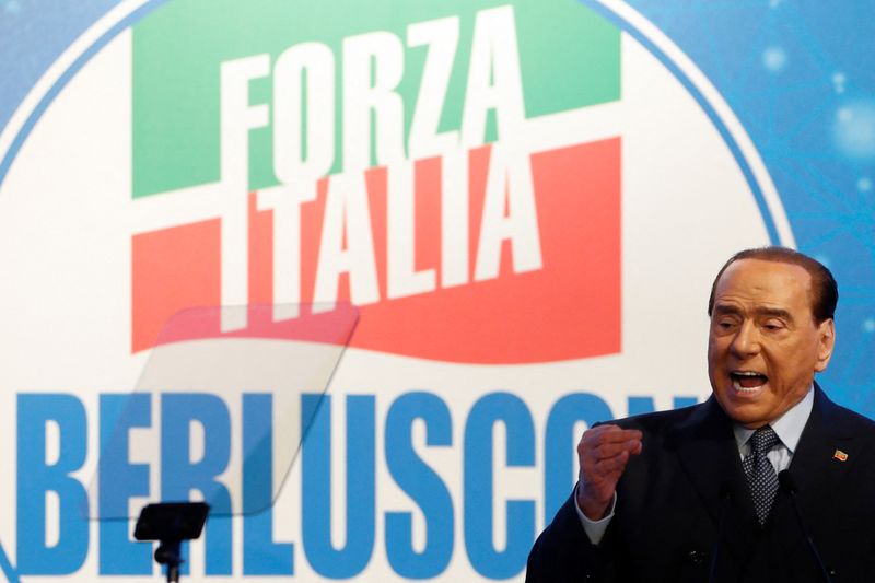 &copy; Reuters. Ex primer ministro italiano Berlusconi asiste a una manifestación en Roma, Italia, 9 de abril de  2022. REUTERS/Remo Casilli