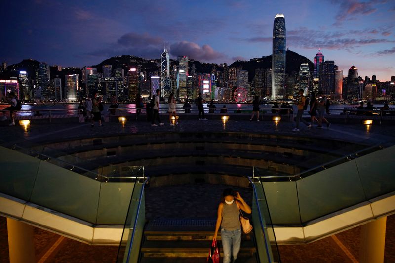 &copy; Reuters. FILE PHOTO: People enjoy the sunset view with a skyline of buildings during a meeting on national security legislation, in Hong Kong, China June 29, 2020. REUTERS/Tyrone Siu/Files/File Photo
