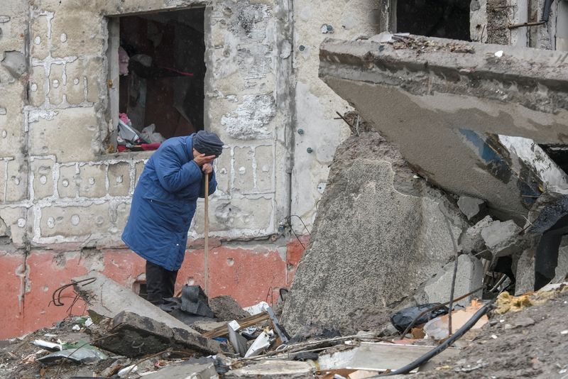 Ukraine: Des dizaines de victimes retrouvées dans une fosse commune près de Kyiv, dit un responsable local