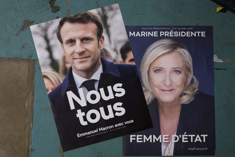 &copy; Reuters. FILE PHOTO: Official campaign posters of French President and centrist LREM party candidate for re-election, Emmanuel Macron, and Marine Le Pen, leader of French far-right National Rally (Rassemblement National) party, at the are displayed at France Affic