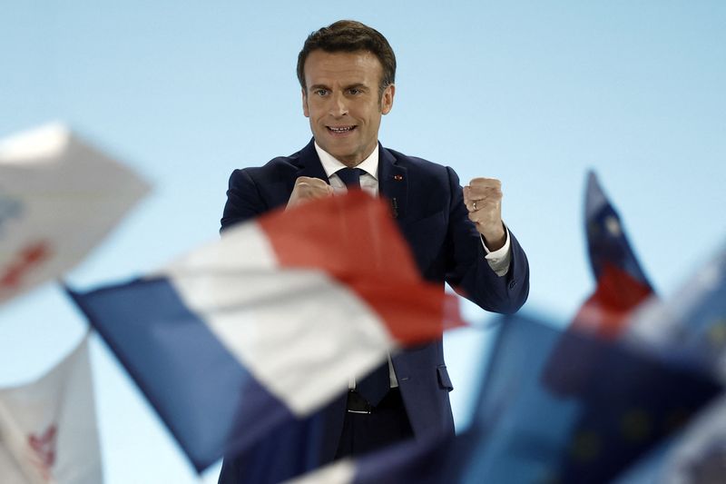 &copy; Reuters. French President Emmanuel Macron, candidate for his re-election, reacts on stage after partial results in the first round of the 2022 French presidential election, in Paris, France, April 10, 2022. REUTERS/Benoit Tessier