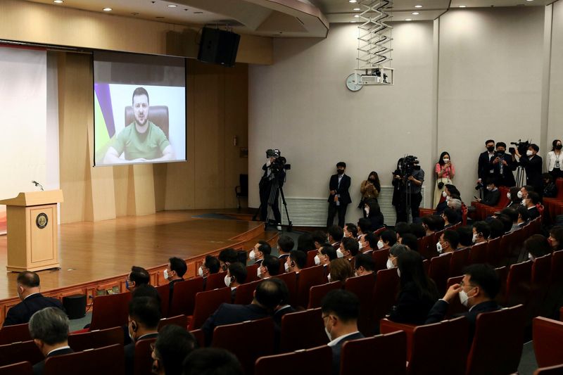 &copy; Reuters. 　ウクライナのゼレンスキー大統領は１１日、ビデオを通じて韓国国会で演説した。写真は韓国国会。１１日代表撮影（２０２２年　ロイター）