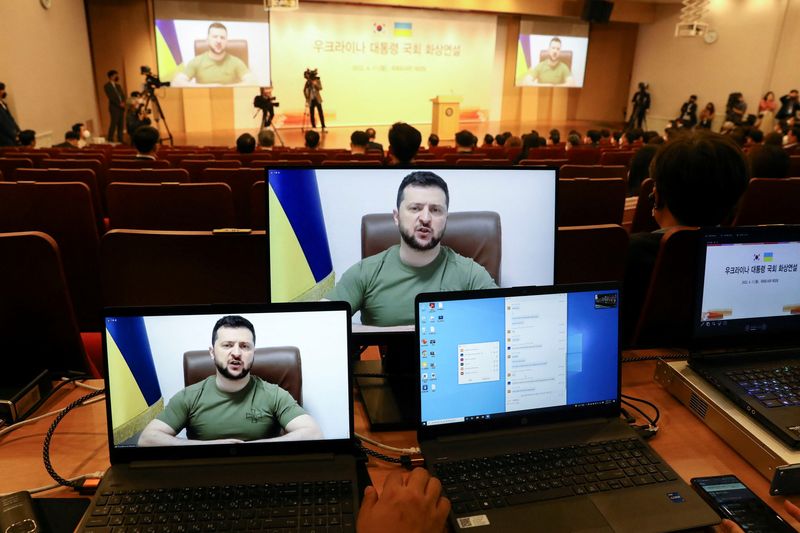 &copy; Reuters. Presidente da Ucrânia,  Volodymyr Zelenskiy, discursa ao Parlamento da Coreia do Sul
11/04/2022
Chung Sung-Jun/Pool via REUTERS