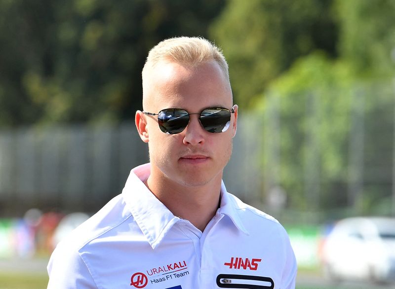 &copy; Reuters. Nikita Mazepin, ex pilota della scuderia Haas, prima del GP di Formula Uno a Monza. REUTERS/Jennifer Lorenzini