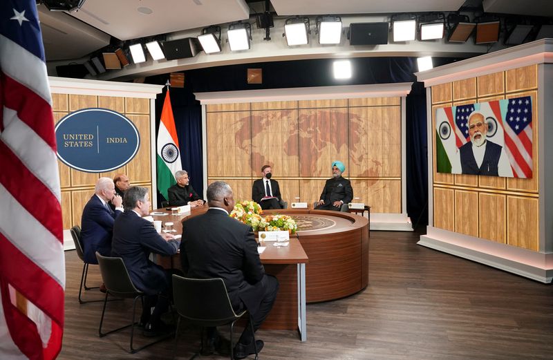 &copy; Reuters. バイデン米大統領は１１日、インドのモディ首相とオンライン会談し、ウクライナ情勢を中心に協議を行った。ワシントンで撮影（２０２２年　ロイター/Kevin Lamarque）