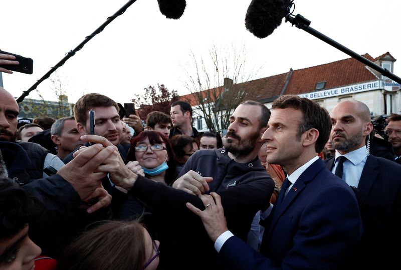 &copy; Reuters. French President Emmanuel Macron, candidate for his re-election, meets with supporters during his first campaign day trip after coming first in the first round of the 2022 French presidential election, in Carvin, France, April 11, 2022. REUTERS/Benoit Tes