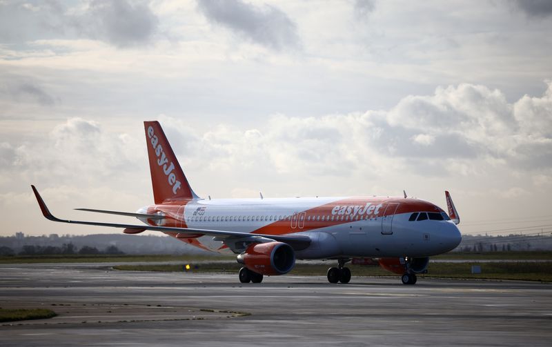 &copy; Reuters. La compagnie aérienne britannique easyJet a déclaré mardi avoir dépassé ses prévisions au premier semestre et s'attendre à retrouver des niveaux de vols proches de ceux de 2019 cet été, malgré les défis posés par le COVID-19 et la hausse des p