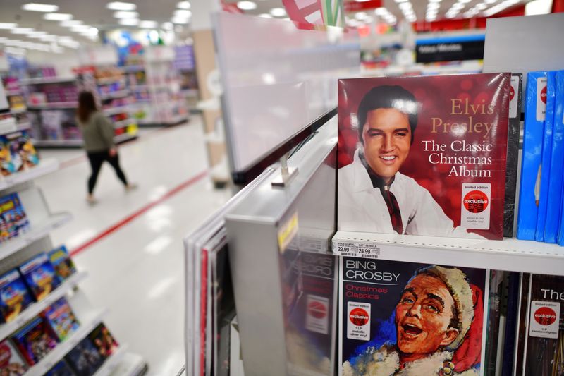 &copy; Reuters. Foto de archivo ilustrativa de unos vinilos de Elvis Presley a la venta en Pensilvania Nov 20, 2020. REUTERS/Mark Makela