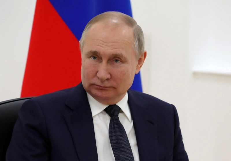 &copy; Reuters. الرئيس الروسي فلاديمير بوتين خلال اجتماع في منطقة أمور في روسيا يوم الثلاثاء. صورة لرويترز من وكالة سبوتنيك.