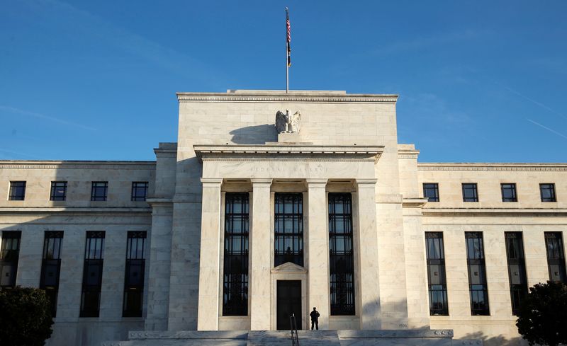 &copy; Reuters. مقر البنك المركزي الأمريكي من الخارج في واشنطن. صورة من أرشيف رويترز