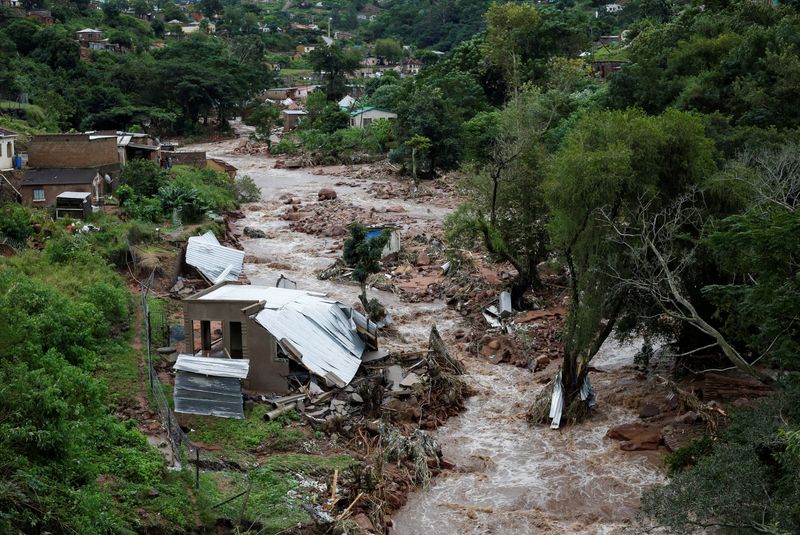 &copy; Reuters. A general view of flood damaged homes in KwaNdengezi, Durban, South Africa, April 12, 2022. REUTERS/Rogan Ward