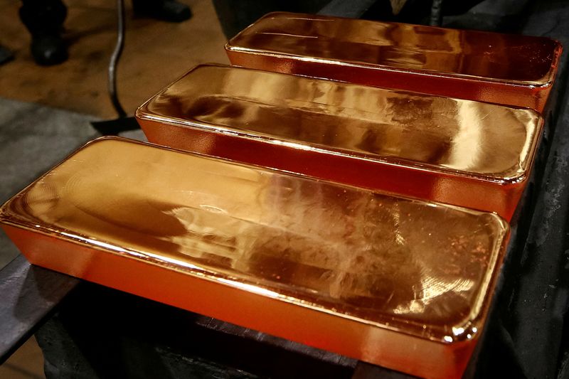 &copy; Reuters. FILE PHOTO: Employees process ingots of 99.99 percent pure gold at the Krastsvetmet non-ferrous metals plant, one of the world's largest producers in the precious metals industry, in the Siberian city of Krasnoyarsk, Russia November 22, 2018.  REUTERS