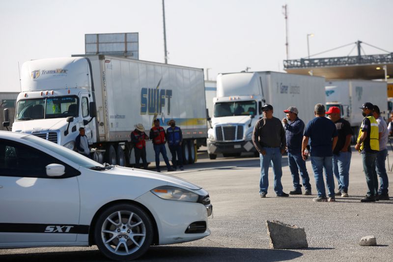 &copy; Reuters. FILE PHOTO: Truckers returning from the United States wait near their trailers while stranded at a protest, by Mexican truck drivers blocking the Zaragoza-Ysleta International Bridge connecting the city of Ciudad Juarez to El Paso, Texas, against truck in