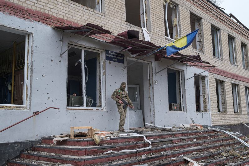 &copy; Reuters. A Ukrainian serviceman stands in front of a destroyed building outside the village of Barvinkove, Kharkiv region, as Russia's invasion on Ukraine continues, in Ukraine, April 12, 2022. REUTERS/Marko Djurica