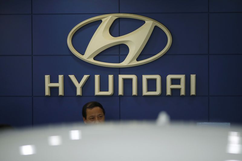 &copy; Reuters. FILE PHOTO: An employee sits in front of the logo of Hyundai Motor Co. at its dealership in Seoul, South Korea, October 22, 2015.  REUTERS/Kim Hong-Ji