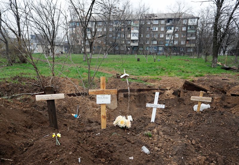 &copy; Reuters. 4月１３日、欧州安保協力機構（ＯＳＣＥ）はロシア軍がウクライナで戦争犯罪と人道犯罪を犯した証拠が裏付けられたとする専門家チームの報告書を公表した。 写真は４月１２日、ウクラ
