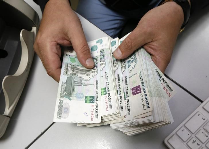 &copy; Reuters. 4月13日、ロシア経済省は８日時点のインフレ率が１７．４９％と、前週の１６．７０％から上昇したと発表した。２００２年２月以来の高水準となる。写真は2014年12月、クラスノヤルスクで