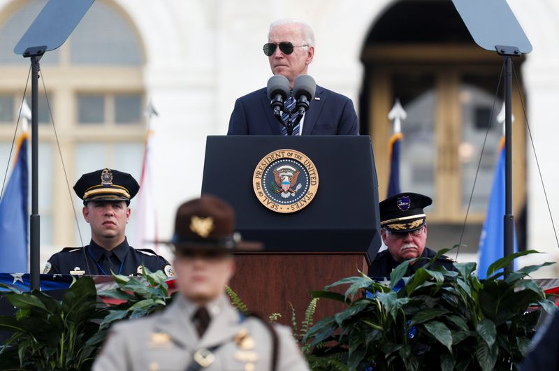 Biden intends to sign an executive order on policing, White House says
