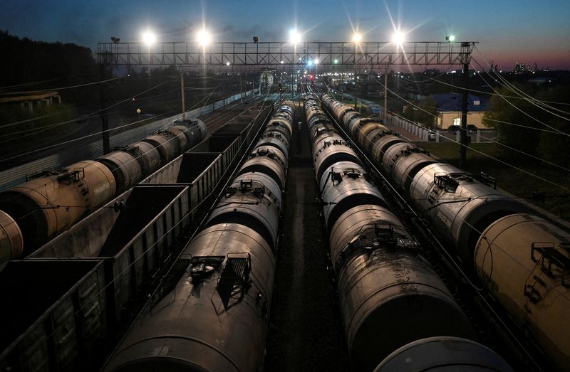 &copy; Reuters. Tanques de petróleo em Omsk na Rússia. 
01/05/2020
REUTERS